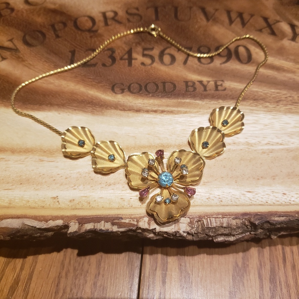 Costume gold tone flower necklace